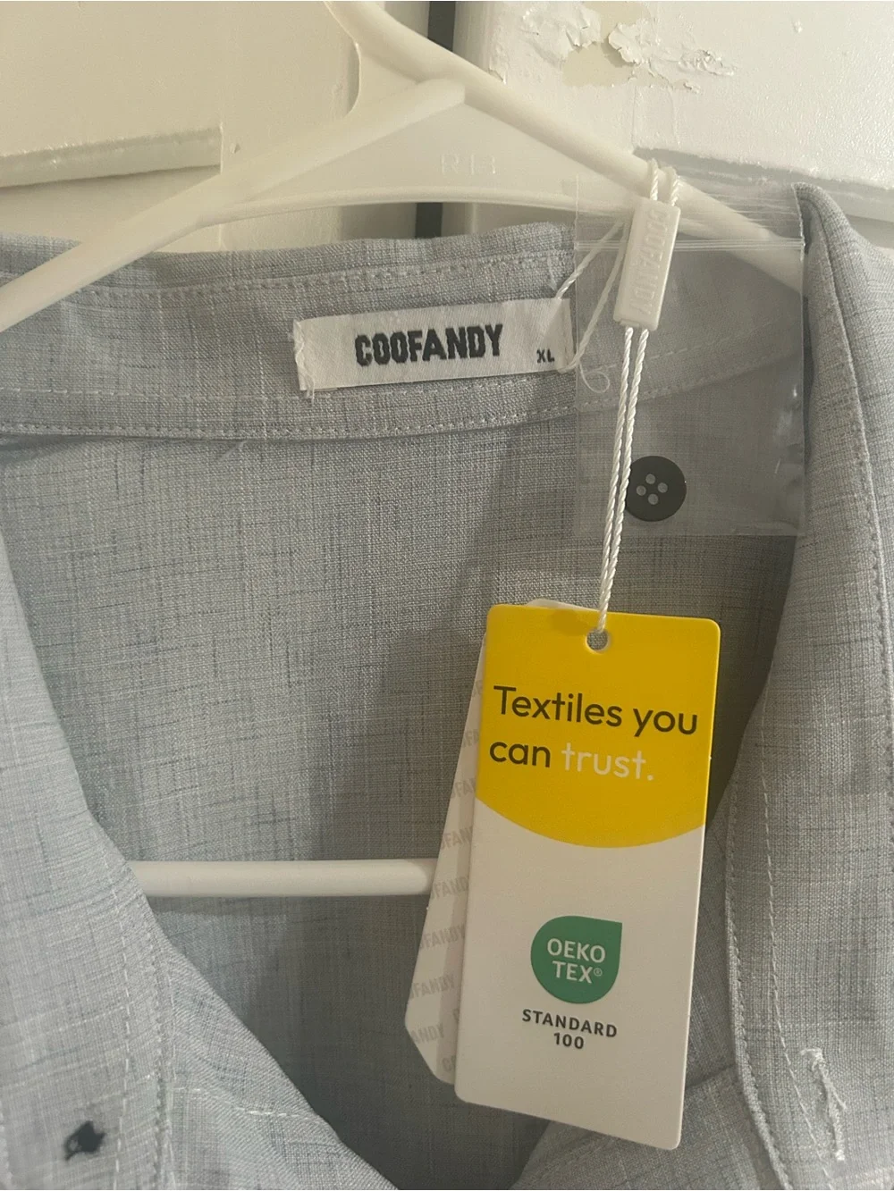 Men's Light Gray Short-Sleeve Casual Button-Down Shirt - Picture 3 of 9